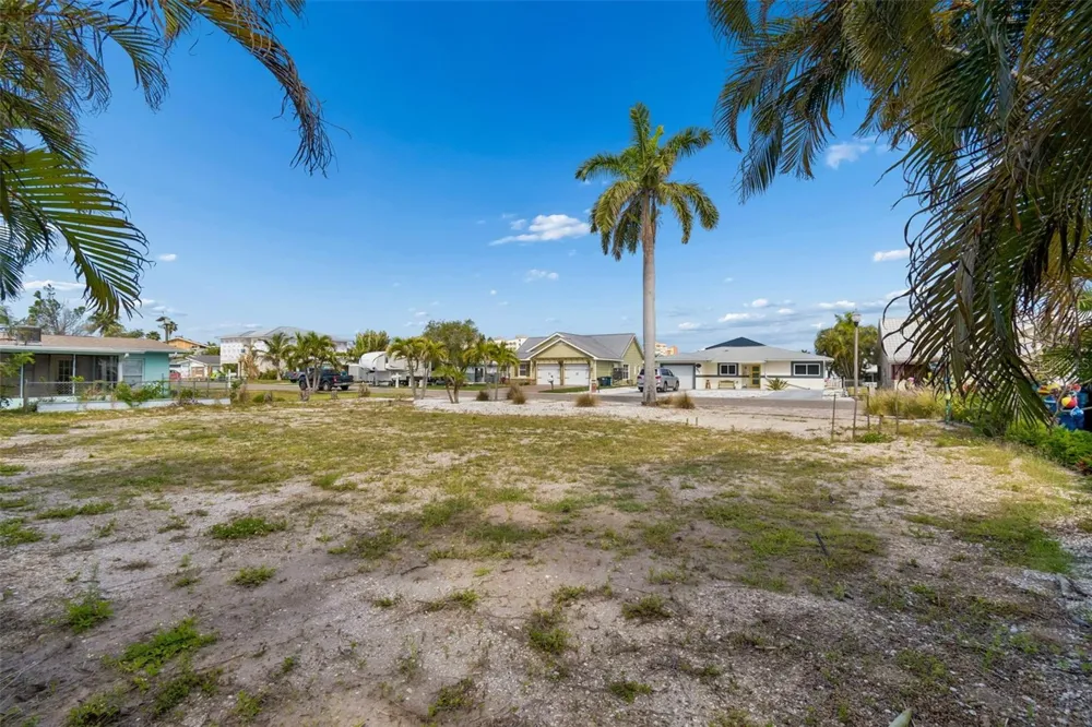 211 176TH TERRACE DRIVE E Redington Shores, FL 33708