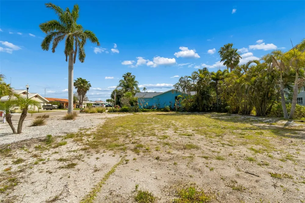 211 176TH TERRACE DRIVE E Redington Shores, FL 33708