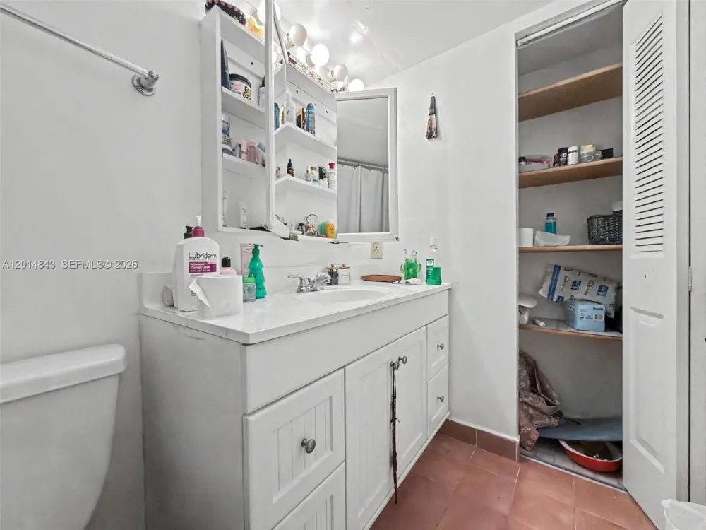 7155 Miami Lakes Dr #P16 Miami Lakes, FL 33014