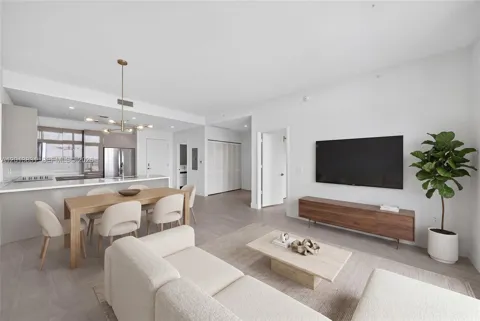 2000 Metropica Way #615