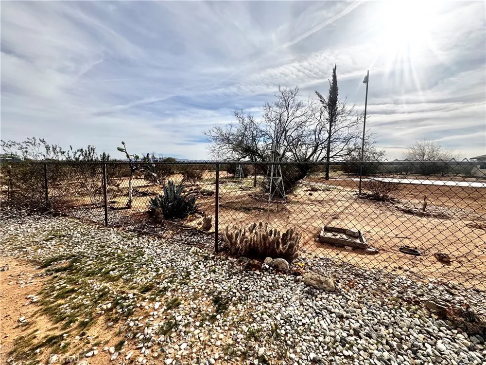382 Bowman Trail Landers, CA 92285