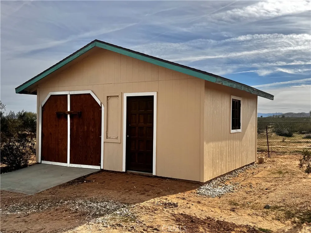382 Bowman Trail Landers, CA 92285