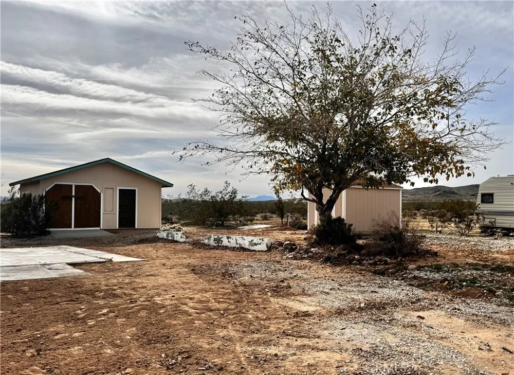 382 Bowman Trail Landers, CA 92285