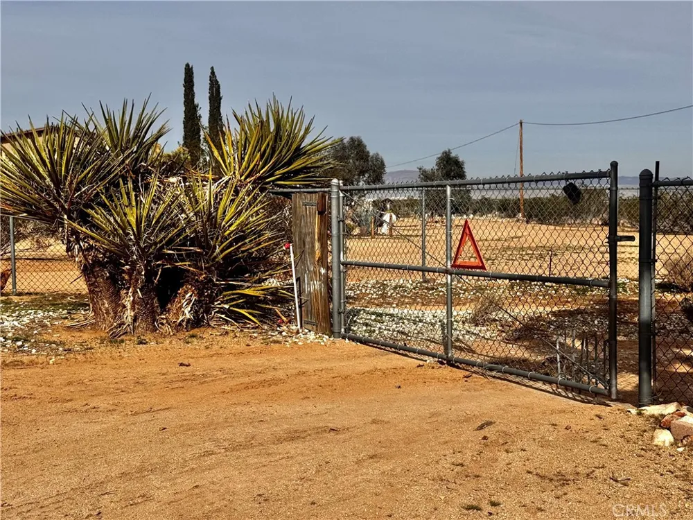 382 Bowman Trail Landers, CA 92285