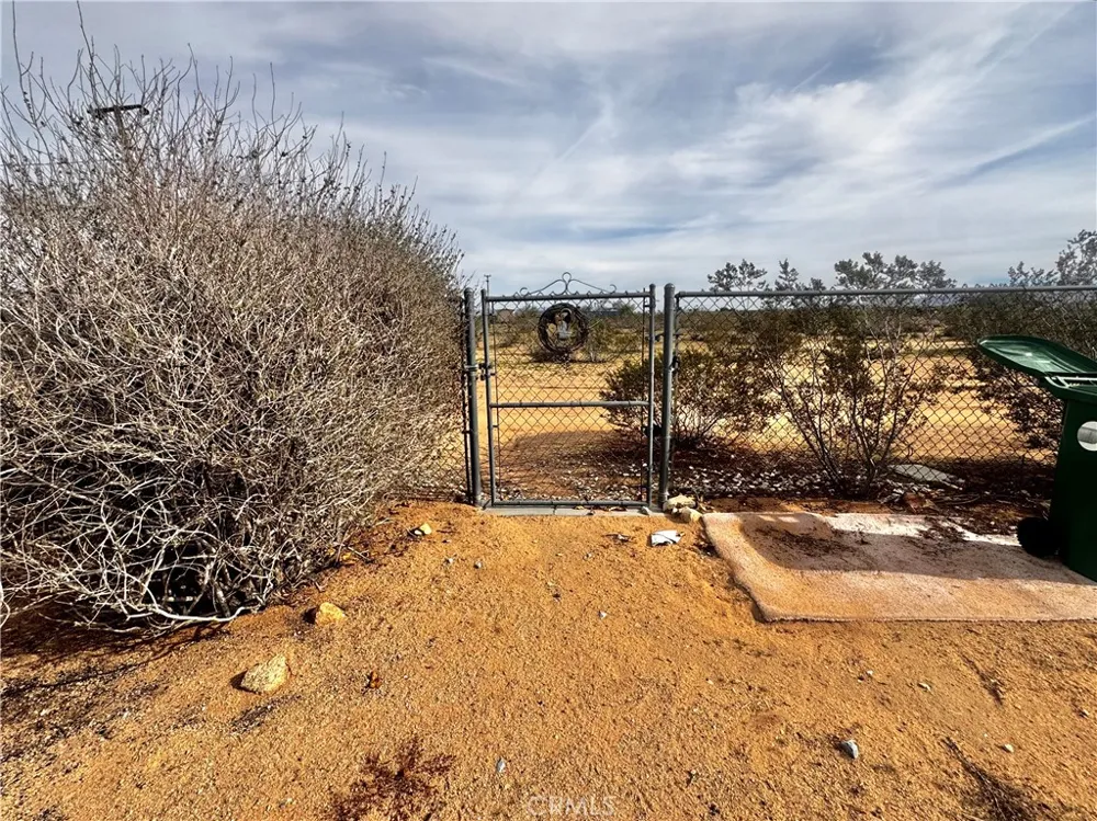 382 Bowman Trail Landers, CA 92285