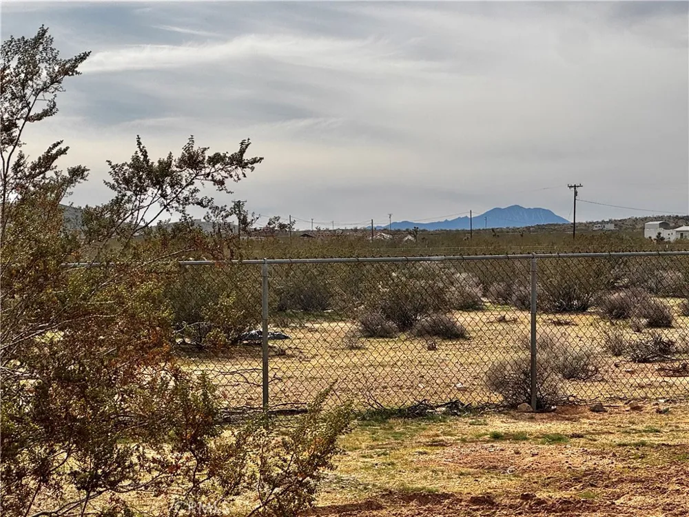 382 Bowman Trail Landers, CA 92285
