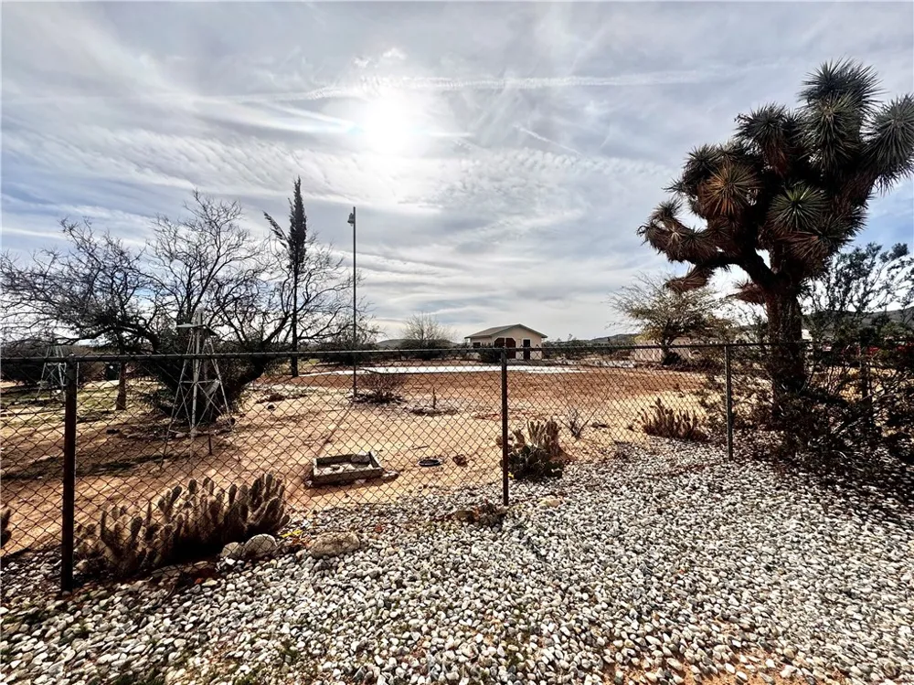 382 Bowman Trail Landers, CA 92285