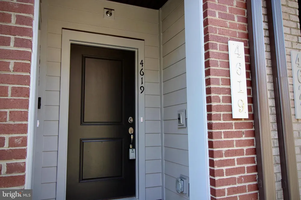 4619 OLIVINE DRIVE Chantilly, VA 20151