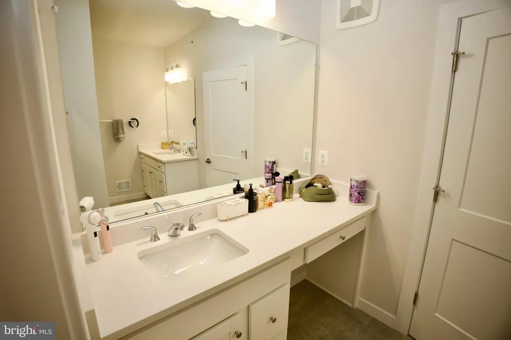 4619 OLIVINE DRIVE Chantilly, VA 20151
