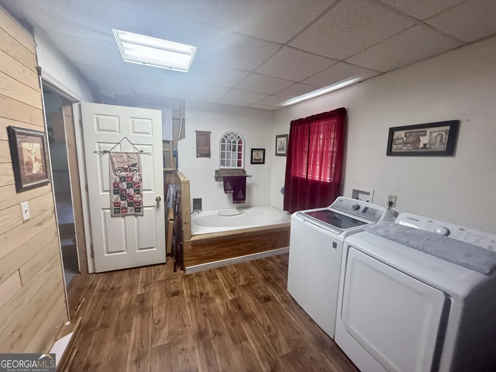 1072 Mountain View RD Trion, GA 30753