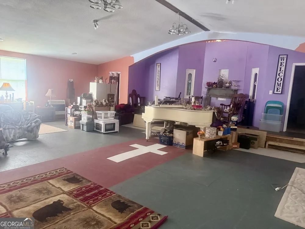 1072 Mountain View RD Trion, GA 30753