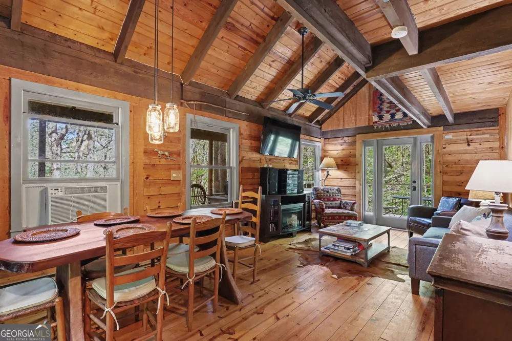 772 Glassy MTN Tiger, GA 30576