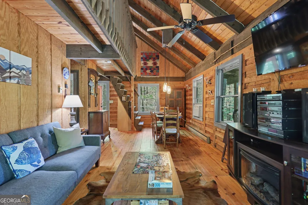 772 Glassy MTN Tiger, GA 30576