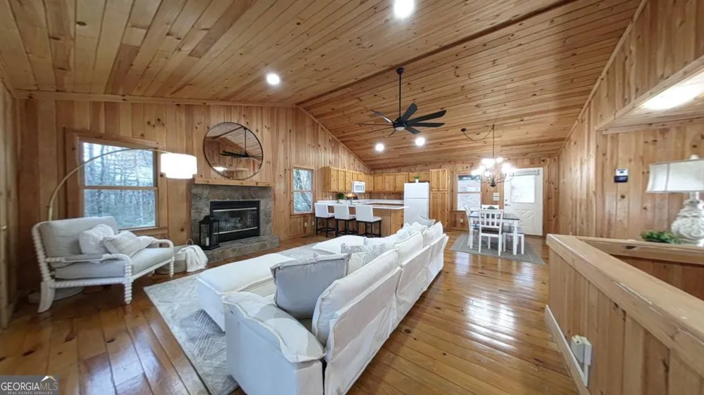 505 Long Mountain DR Lakemont, GA 30552