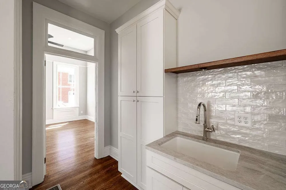 997 Milledge AVE Athens, GA 30605