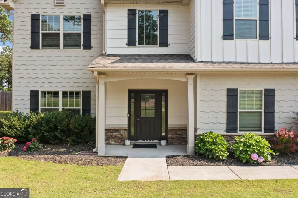 13 Four Feathers LN Rydal, GA 30171