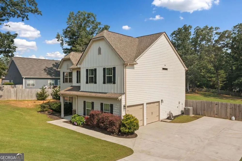 13 Four Feathers LN Rydal, GA 30171