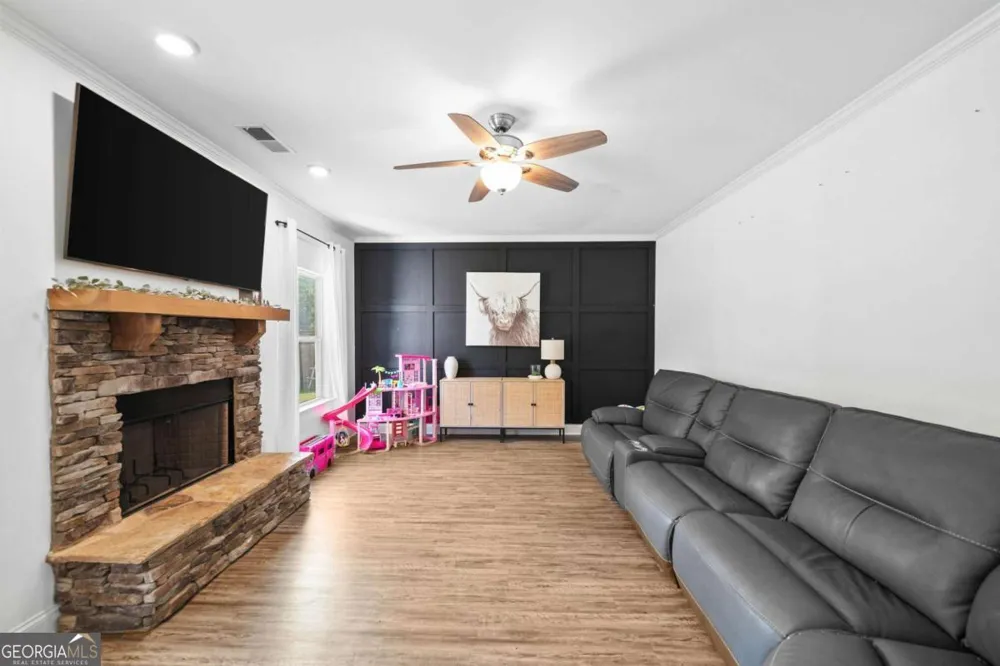 13 Four Feathers LN Rydal, GA 30171