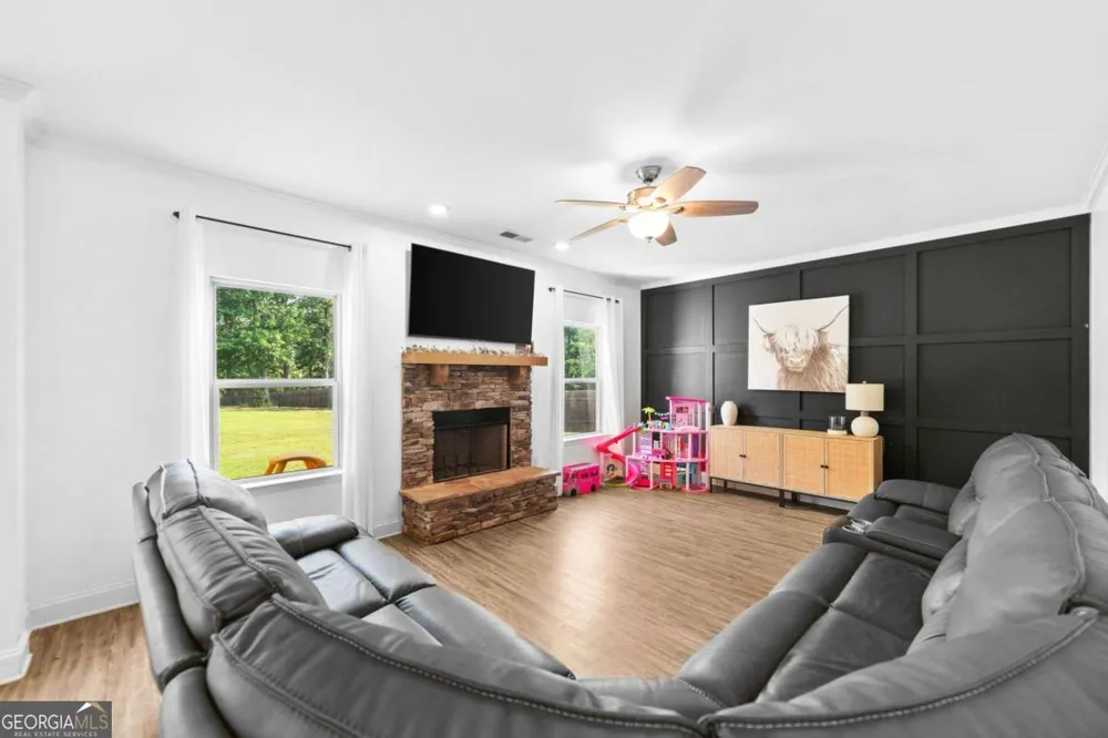 13 Four Feathers LN Rydal, GA 30171