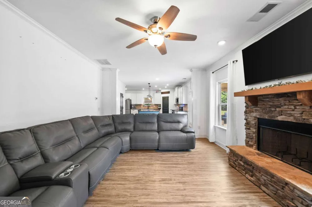 13 Four Feathers LN Rydal, GA 30171