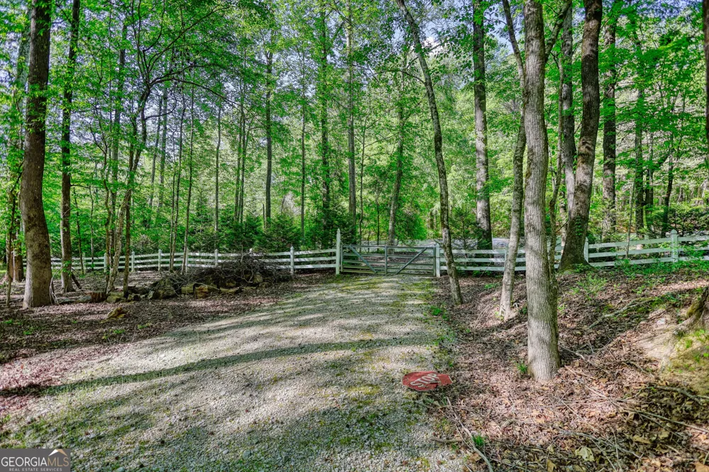 393 Edwards RD Oxford, GA 30054
