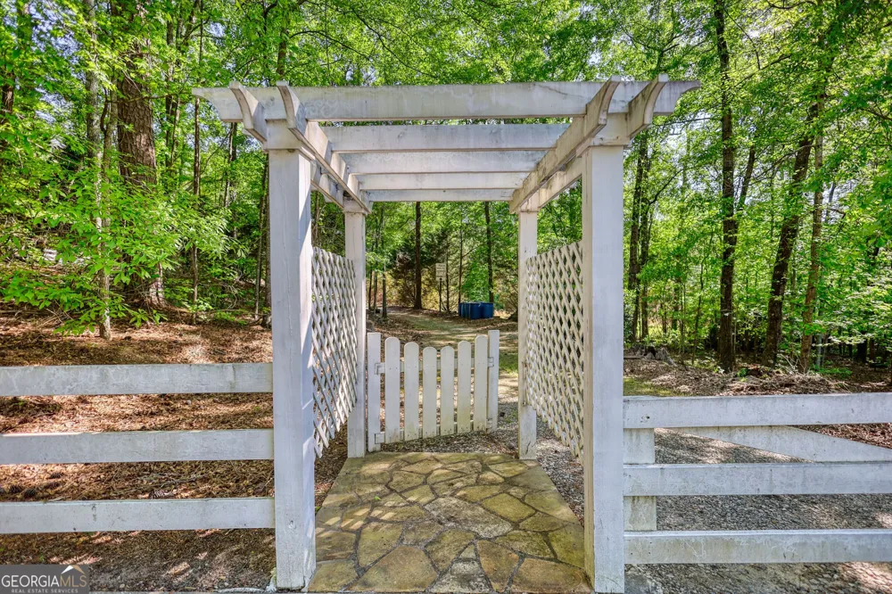 393 Edwards RD Oxford, GA 30054