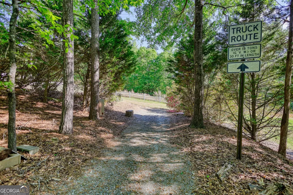393 Edwards RD Oxford, GA 30054