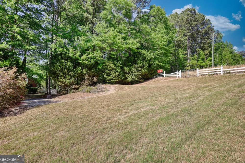 393 Edwards RD Oxford, GA 30054