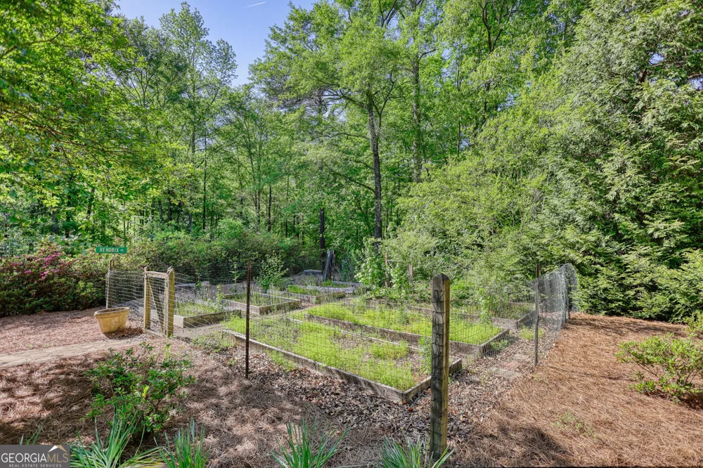 393 Edwards RD Oxford, GA 30054