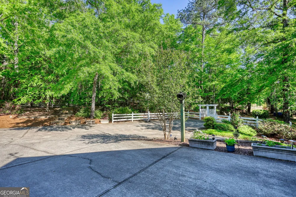 393 Edwards RD Oxford, GA 30054