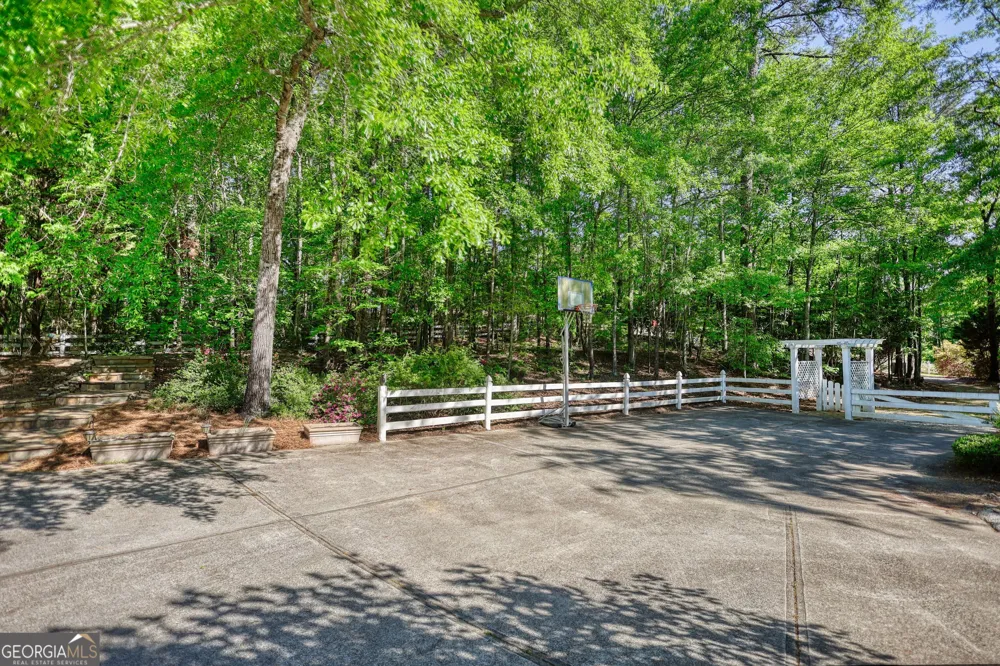 393 Edwards RD Oxford, GA 30054