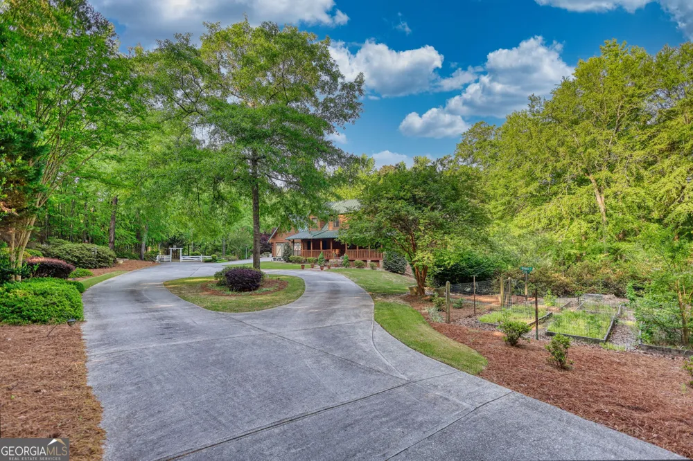 393 Edwards RD Oxford, GA 30054