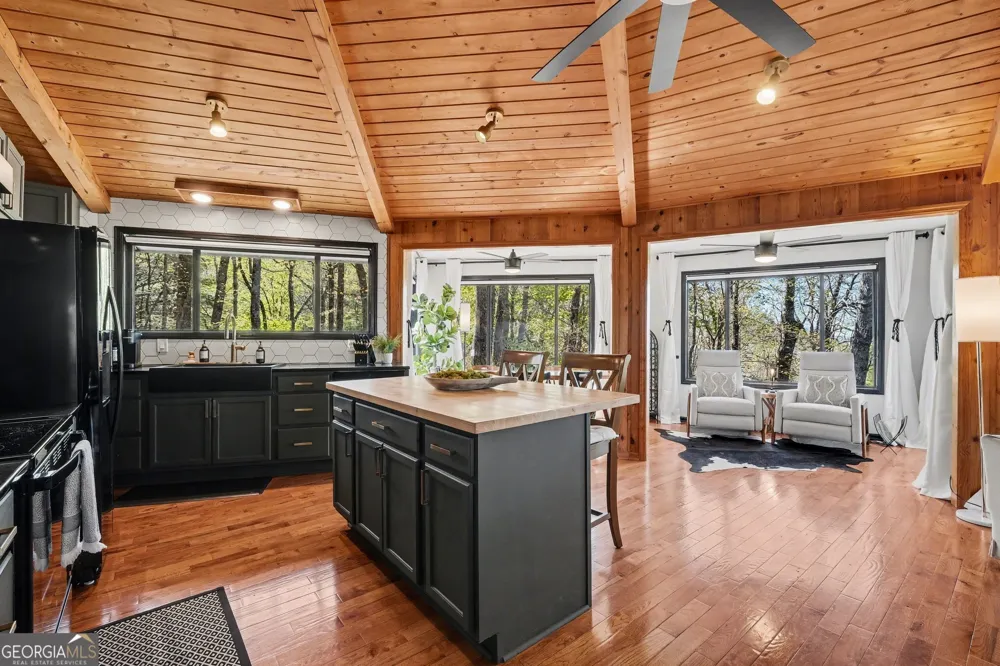265 Pleasant Mountain DR Sky Valley, GA 30537