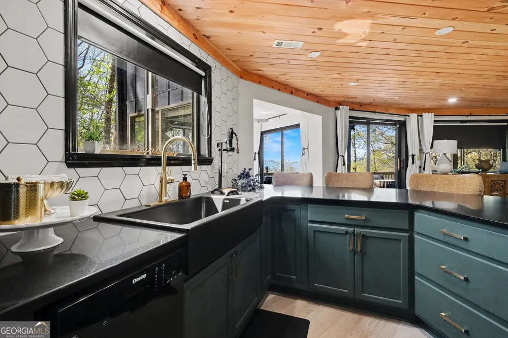 265 Pleasant Mountain DR Sky Valley, GA 30537