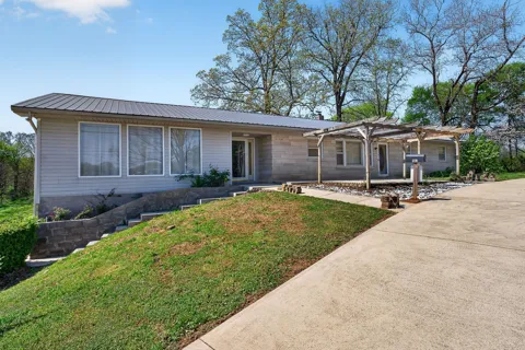 463 Franks Ferry Rd