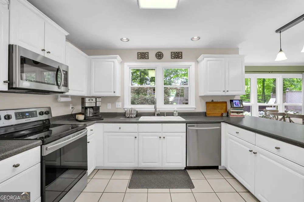 4616 Astible CIR NW Acworth, GA 30102