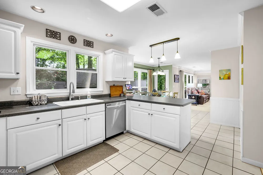 4616 Astible CIR NW Acworth, GA 30102