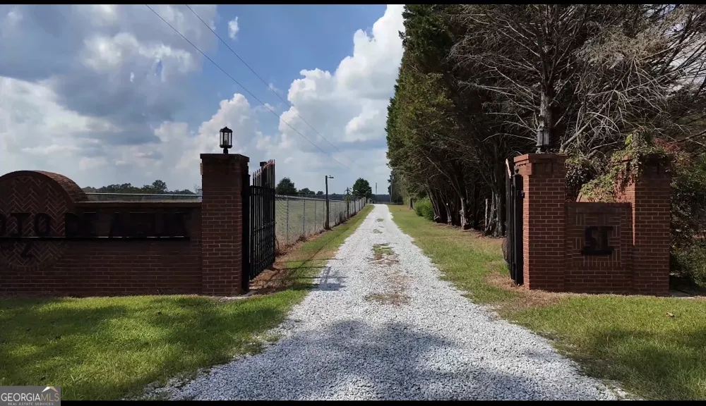 2011 Stinchcomb RD Dewy Rose, GA 30634