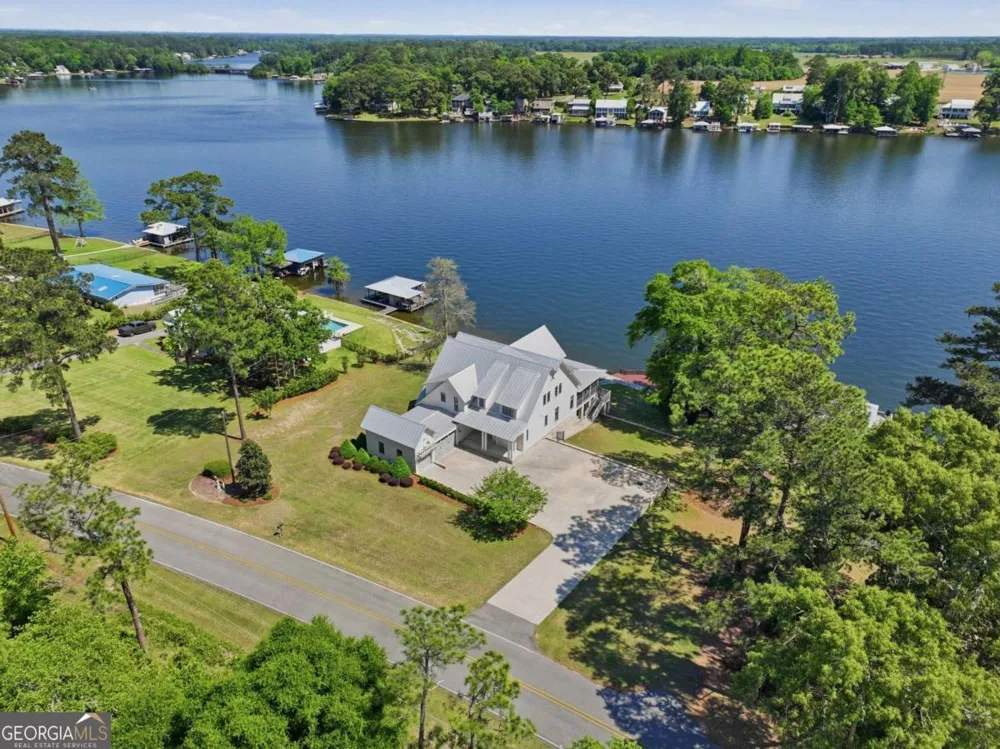 620 Lakeshore DR Cordele, GA 31015