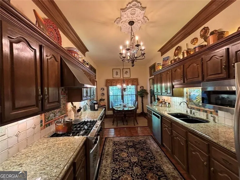 9385 Knollcrest BLVD Johns Creek, GA 30022