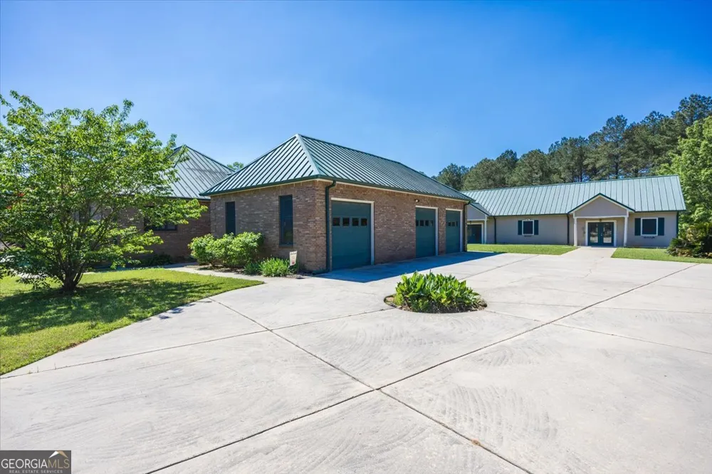 2415 Elko RD Elko, GA 31025