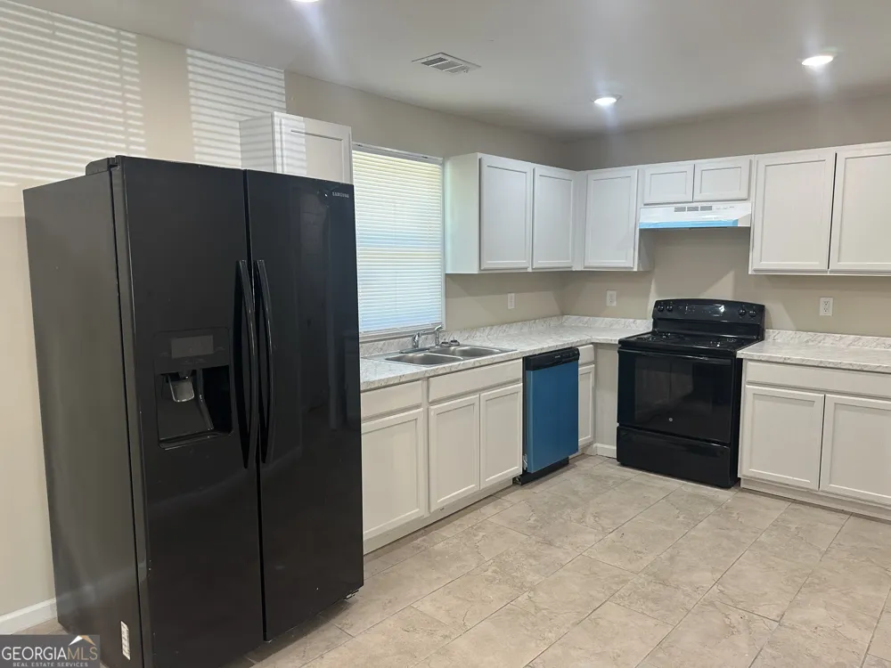 423 King DR Warner Robins, GA 31093