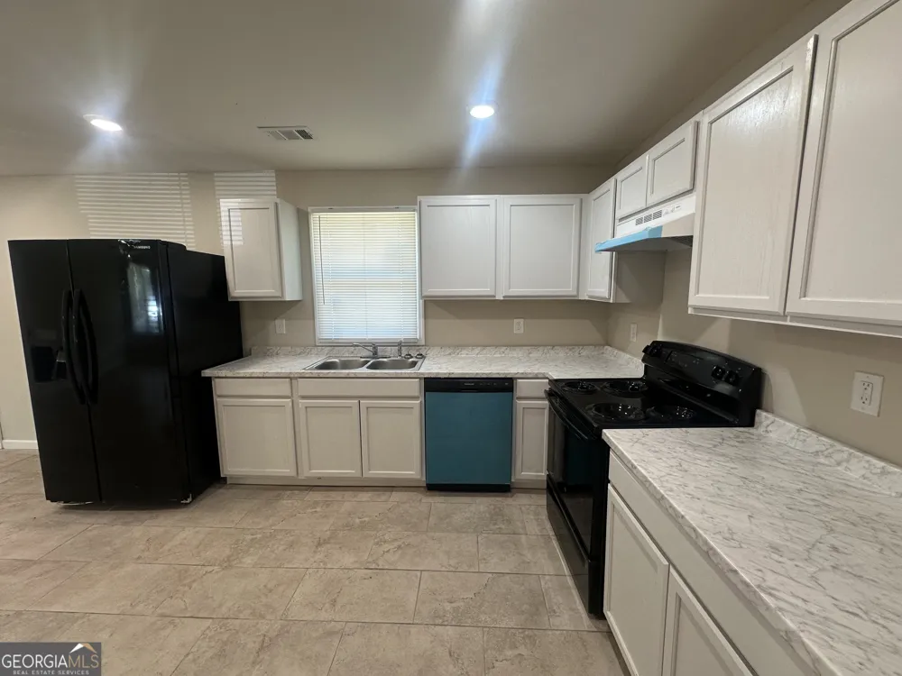 423 King DR Warner Robins, GA 31093
