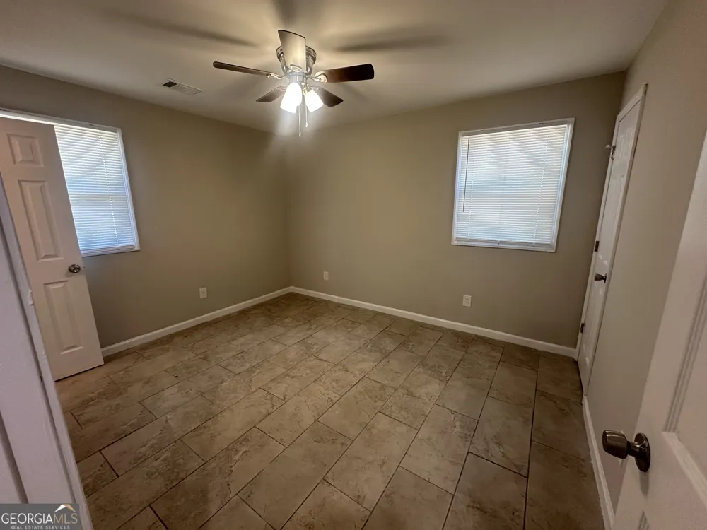 423 King DR Warner Robins, GA 31093