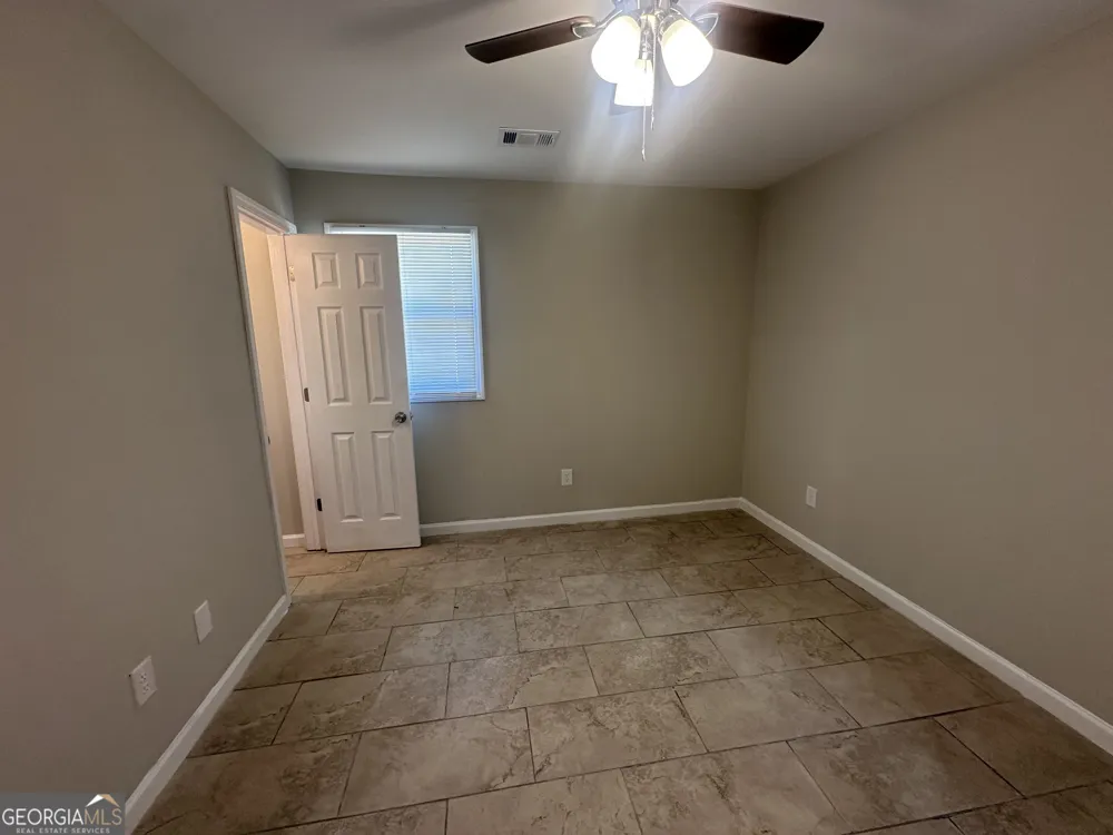 423 King DR Warner Robins, GA 31093