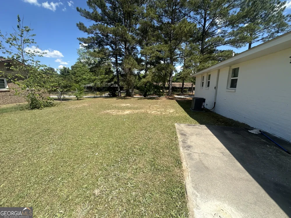 423 King DR Warner Robins, GA 31093