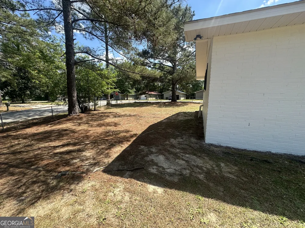 423 King DR Warner Robins, GA 31093