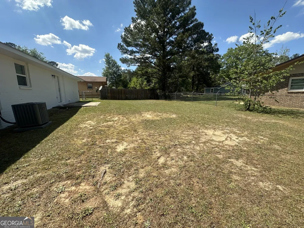 423 King DR Warner Robins, GA 31093