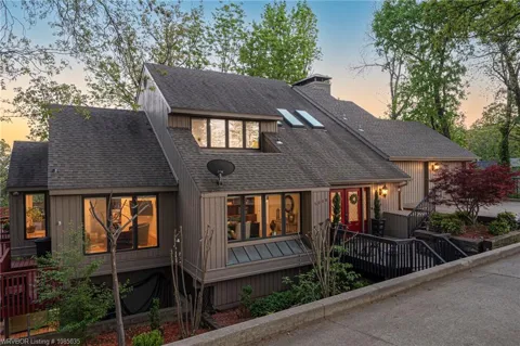 5008 Cliff Drive