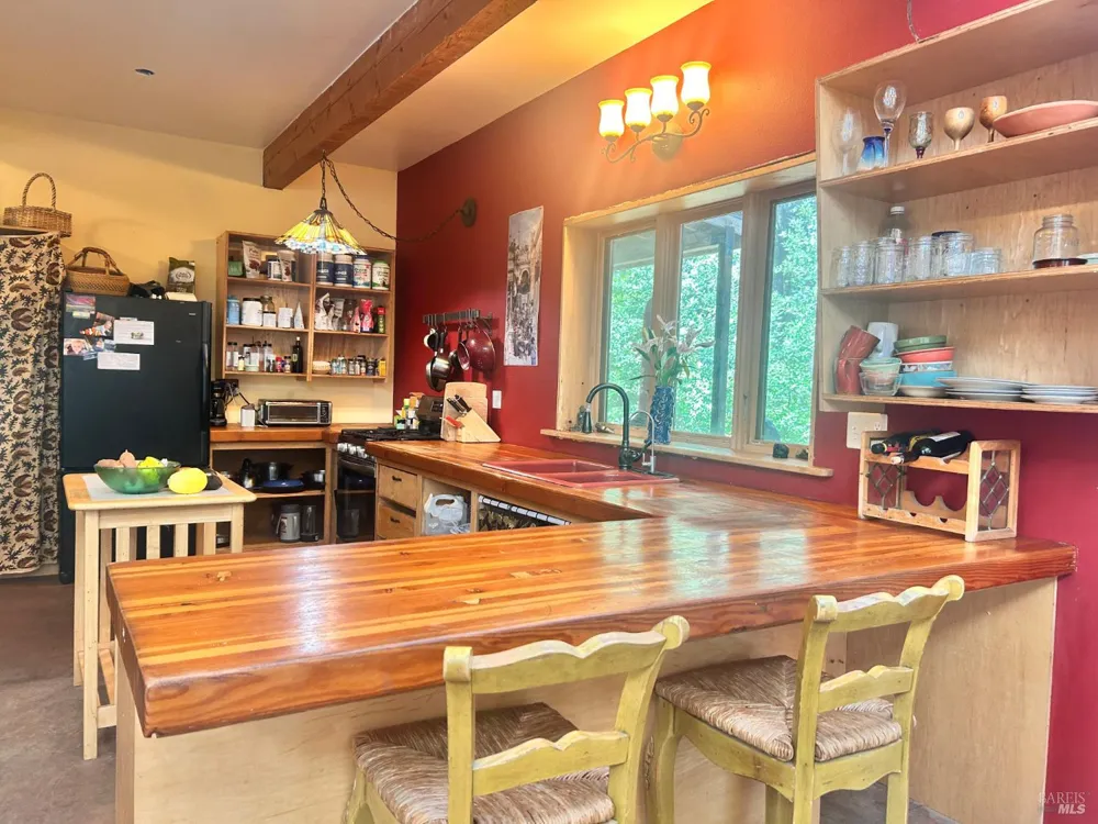 29281 Timberline Road Willits, CA 95490